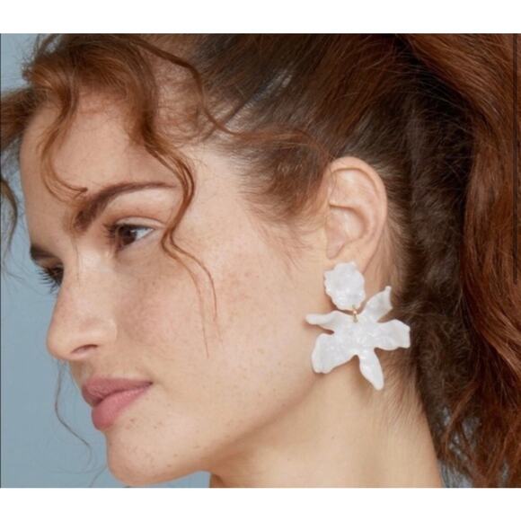 Lele Sadoughi Signed Cream Mother of Pearl Acetate Paper Lily Drop Earrings - Picture 7 of 9